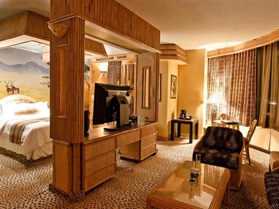 Luxury Theme Rooms Fantasyland Hotel