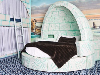 Luxury Theme Rooms Fantasyland Hotel