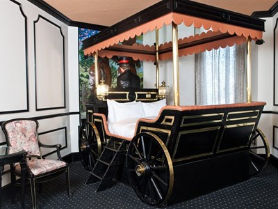 Theme Rooms Fantasyland Hotel
